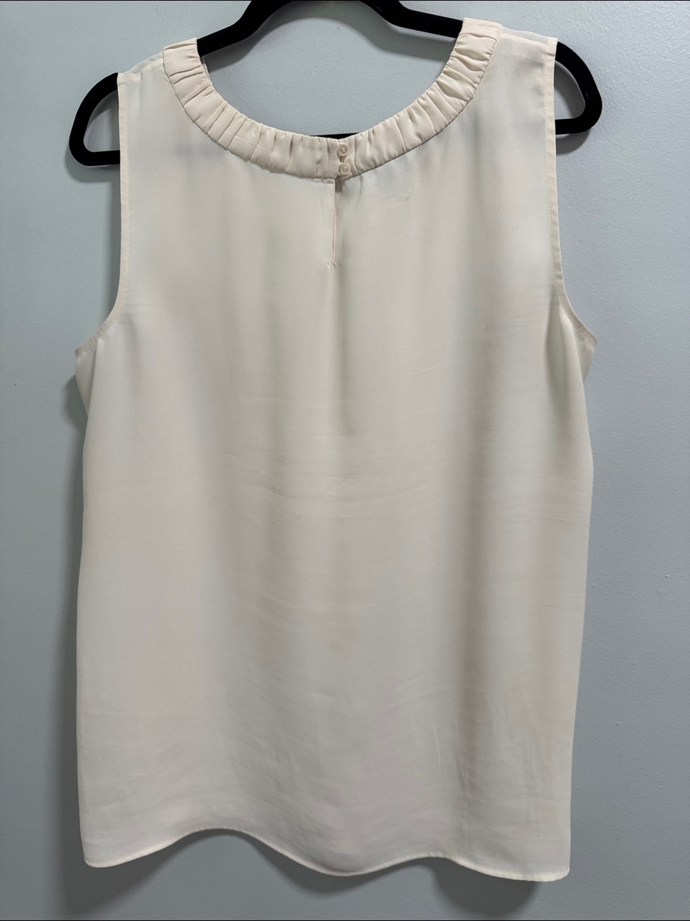 Talbots Sleeveless Cream Pleated Neck Blouse - Women's Top - Picture 7 of 9